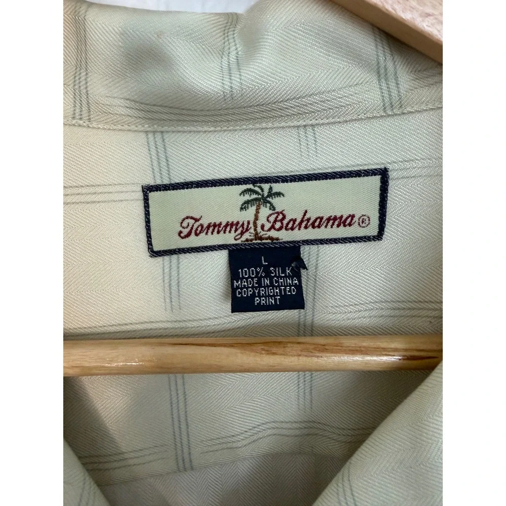 Tommy Bahama Mens Silk Camp Shirt Large Cream Hula Girl Pin Up Graphic Back Tan - Picture 3 of 5